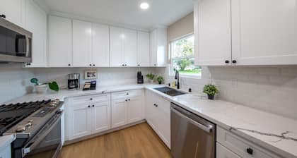 Folsom Old Town Escape - Beautifully renovated, short walk to Historic Folsom!