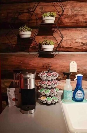 Dining - Aurora View Log Cabin – Authentic Alaskan Experience (Fairbanks)