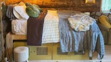 1 habitación, tabla de planchar con plancha, wifi gratis y ropa de cama