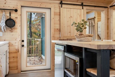 Beautiful cabin just seconds from Dale Hollow Lake!