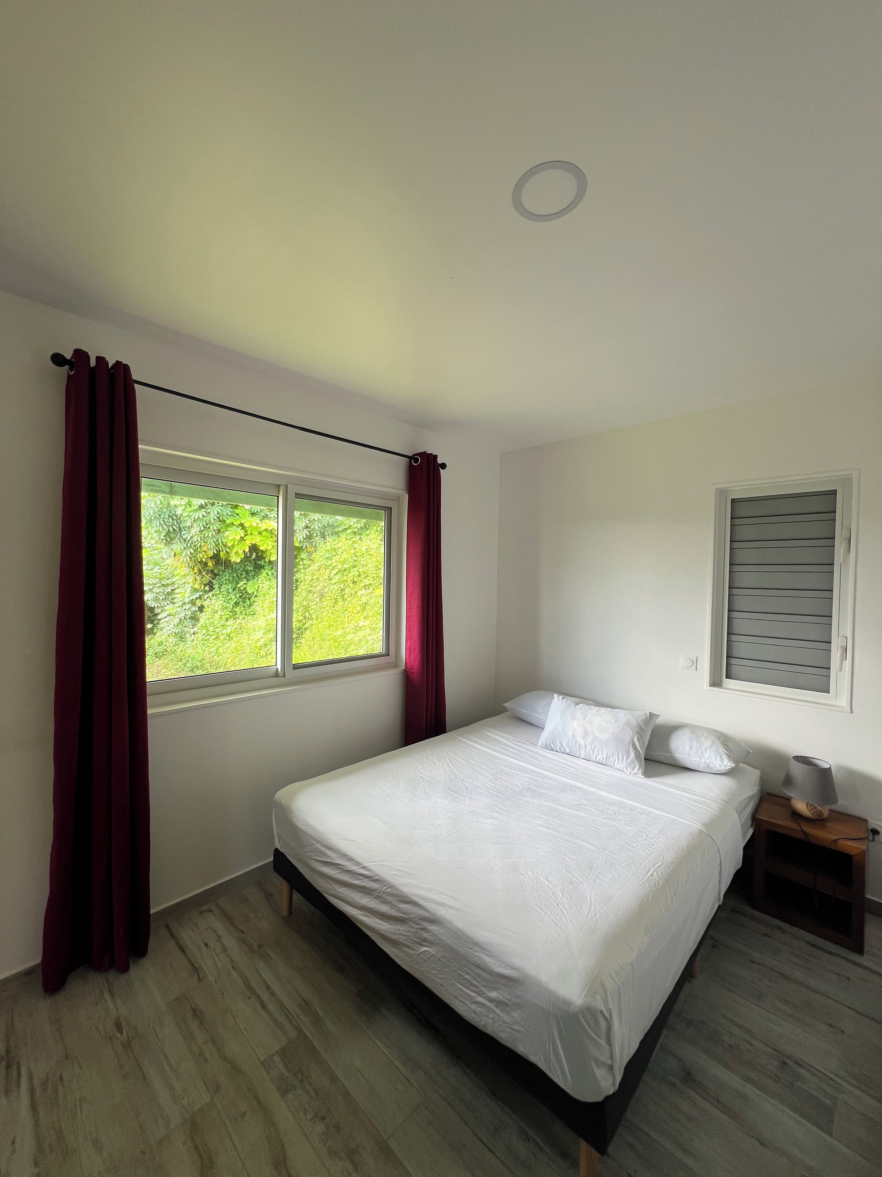 1 多间卧室、办公桌、免费 WiFi