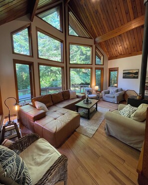 Fireplace, books - Clayoquot Retreat - Steps from South Chesterman Beach + hot tub. Dog friendly!  (Tofino)