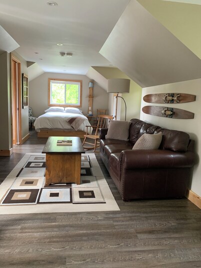 Lakeview Loft Retreat