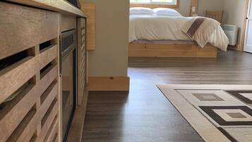 1 chambre, bureau, fer et planche Ă repasser, lit parapluie