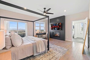 6 Schlafzimmer, Schreibtisch, Bügeleisen/Bügelbrett, WLAN
