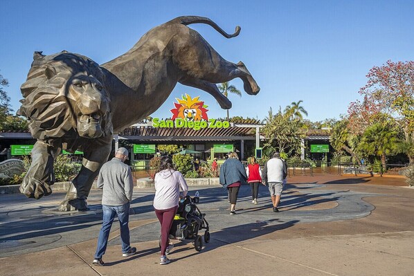 A large bronze lion statue at the entrance of San Diego Zoo.