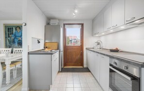 Fridge, stovetop, dishwasher, coffee/tea maker - 3 bedroom awesome home in Slagelse (Slagelse)