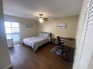 2 bedrooms, in-room safe, desk, iron/ironing board