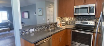 Beautiful 2 bed 2 bath one block from Mission Bay!