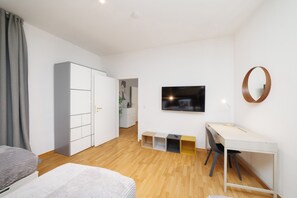 3 habitaciones, tabla de planchar con plancha, cuna de viaje y wifi 