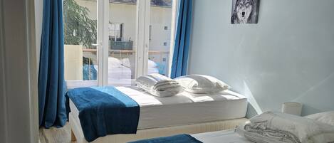 2 Schlafzimmer, Bügeleisen/Bügelbrett