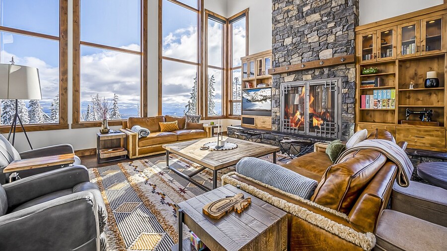 Inuksuk Lodge 4800 sq ft of Excellence