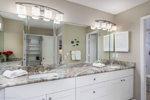 Condo (Siesta Bayside with Bay/Dock Views) | Bathroom - Siesta Bayside With Bay/dock Views (Siesta Key)