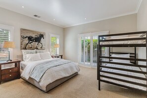 3 bedrooms, iron/ironing board, travel cot, free WiFi - Serene Sonoma Estate - Luxury Farmhouse | Pool (sonoma)