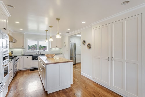 Serene Sonoma Estate - Luxury Farmhouse | Pool