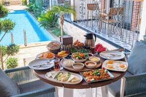 Free daily continental breakfast - Palamut Butik Otel (Datça)