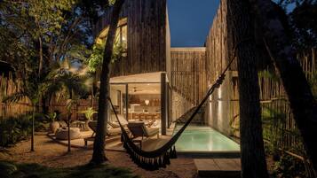 F14 | Premium bedding, individually decorated, individually furnished, desk