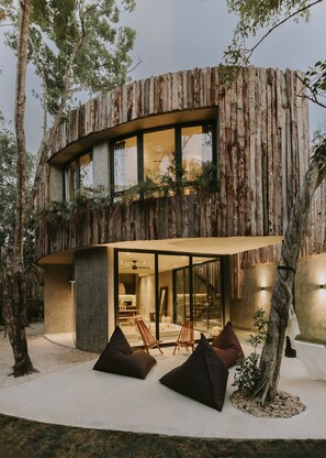 Premium bedding, individually decorated, individually furnished, desk - Esencia Villas (Tulum)