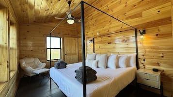 4 bedrooms, desk, iron/ironing board, free WiFi