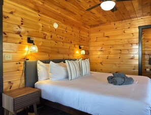 4 slaapkamers, een bureau, een strijkplank/strijkijzer, gratis wifi