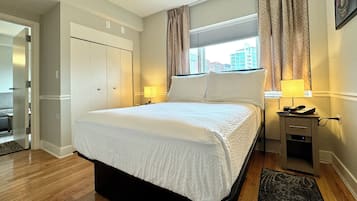 2 habitaciones, escritorio y espacio para trabajar con laptop