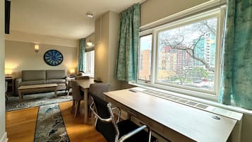 Deluxe Suite, 1 Bedroom, Kitchen (Two Bed XL, Washer/Dryer) | Living area