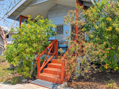 Elle's 2 BR/2 bathroom, home in San Ignacio. Minutes from town & Maya Ruins