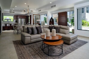 Smart TV, stereo - Brand New Spacious 5 Bedroom Luxury Villa on the South End of Jaco Beach (Jaco)