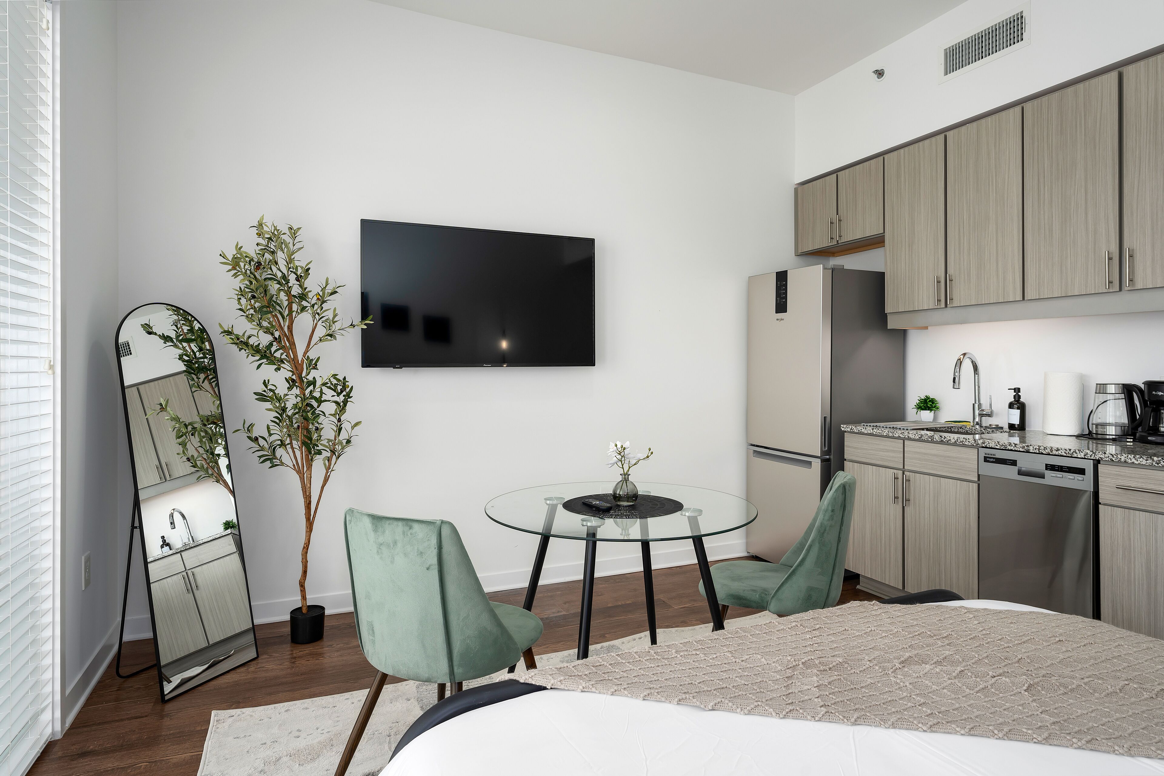 1 bedroom, desk, iron/ironing board, WiFi