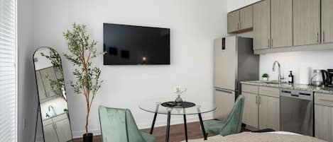 1 chambre, bureau, fer et planche à repasser, Wi-Fi