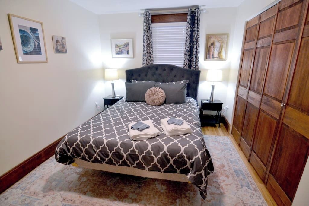 3 bedrooms, desk, iron/ironing board, free WiFi