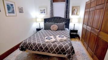 3 bedrooms, desk, iron/ironing board, free WiFi