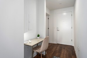 Interior - Contemporary Studio in DT BHAM! l Private Balcony (Birmingham)