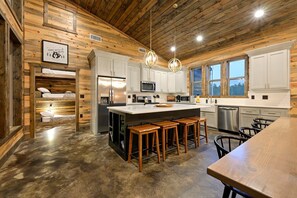 ثلاجة، ميكروويف، فرن، موقد طهي مسطح