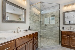 5 bedrooms, iron/ironing board, free WiFi - Falcons Overlook (Monument)