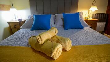 3 habitaciones, tabla de planchar con plancha, wifi y ropa de cama