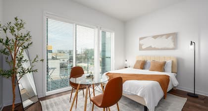 Trendy Studio in Downtown with Private Balcony!