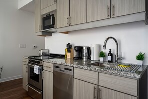 Fridge, microwave, oven, dishwasher - Trendy Studio in Downtown with Private Balcony! (Birmingham)