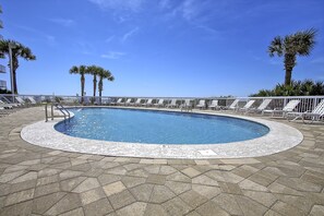 Una piscina techada, una piscina climatizada