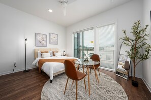 1 bedroom, iron/ironing board, WiFi, bed sheets - Studio Haven in Magic City! l Private Balcony! (Birmingham)