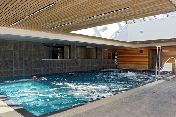 Piscine intérieure
