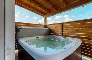 مغطس سبا خارجي