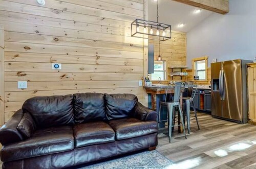 Charming Blue Ridge Escape w/ HotTub & Pet Friendly