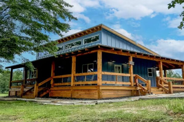 المنشأة من الخارج