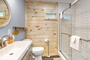 مجففات شعر، مناشف، صابون، شامبو