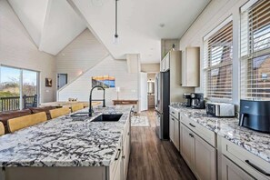 Unclassified image, 3 of 47, button