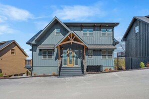 Exterior - NEW LAKE CABIN Sleeps 14 Indoor Pool Hot Tub (Sevierville)