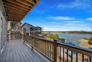 Unclassified image, 5 of 47, button