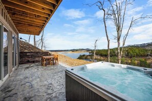 Terrace/patio - NEW Lake View Indoor Pool Sleeps 14 Hot Tub (Sevierville)