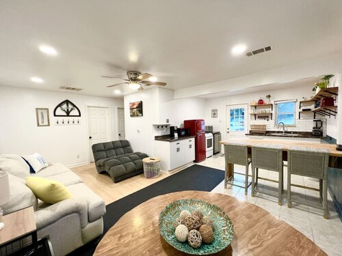 Lake Life Lodge Cottage by Belton Lake